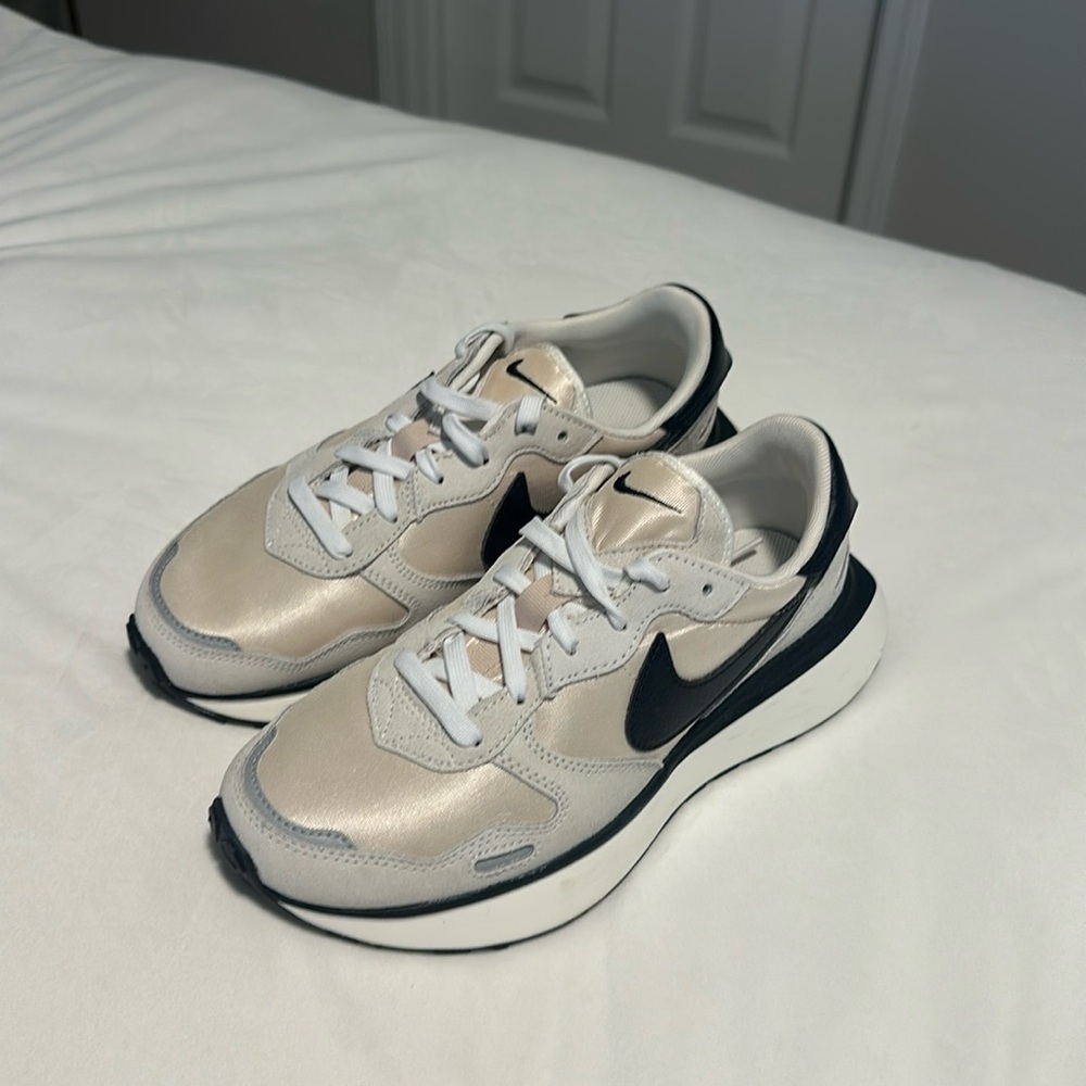 NIKE PHOENIX WAFFLE WOMENS SNEAKERS - PINK, NAVY, WHITE- 8M